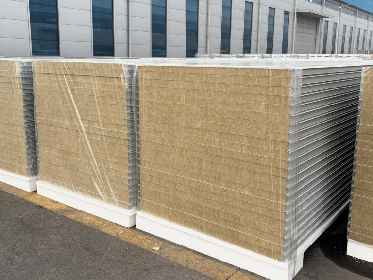 Advantages_and_Application_Scenarios_of_Handmade_Rock_Wool_Cleanroom_Panels.jpg